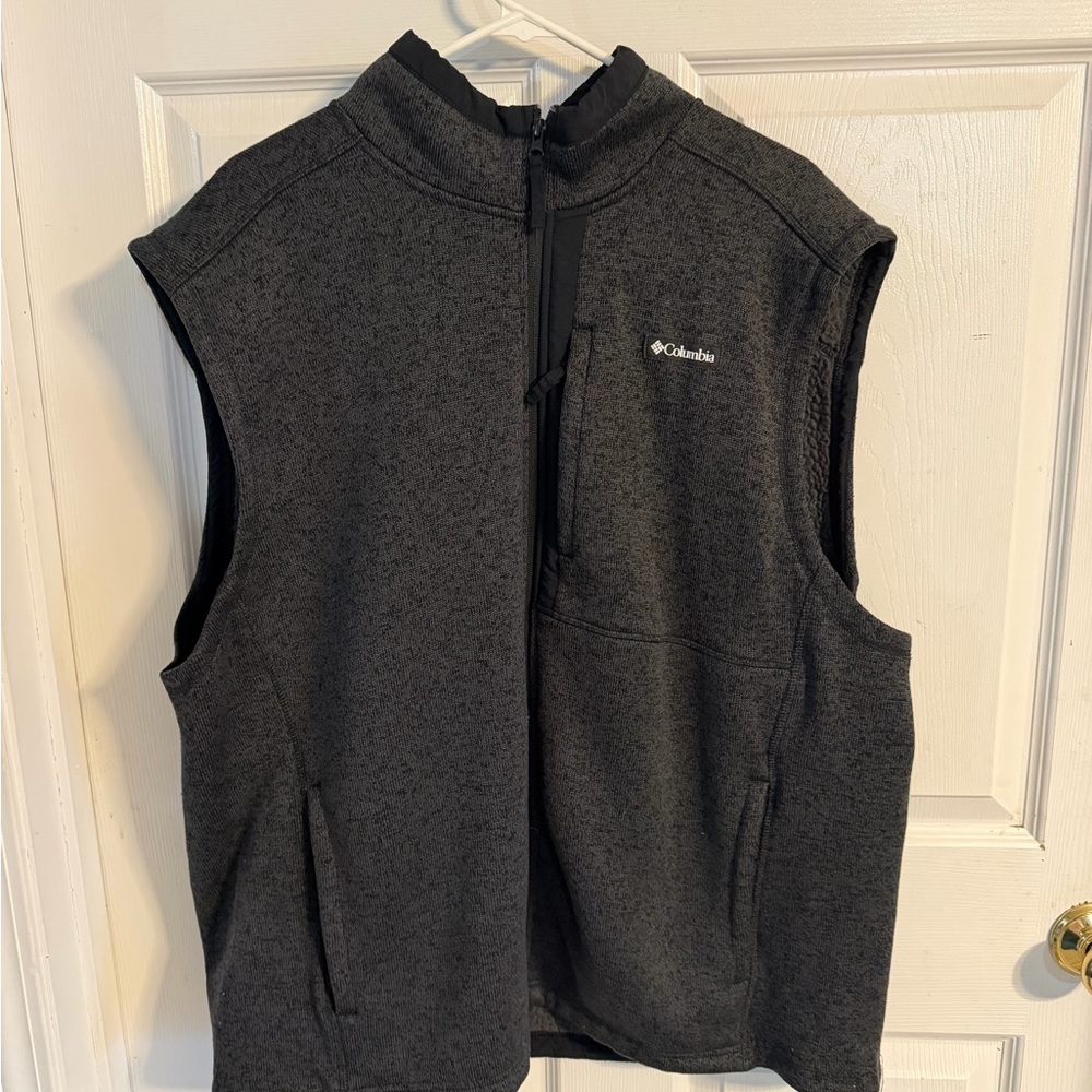 Columbia Men's Charcoal Gray Vest